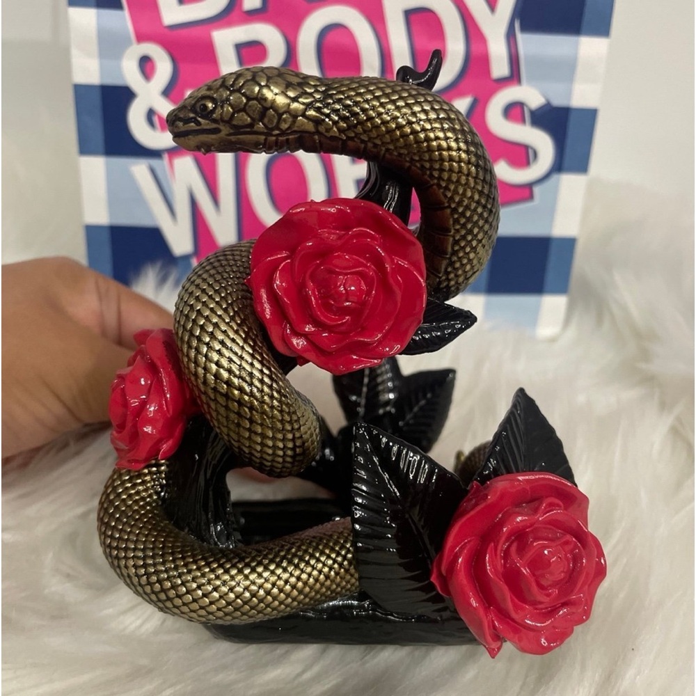 Bath & Body Works Halloween Snake & Roses
Foaming Soap Holder
